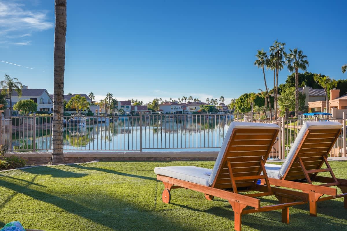 4BR Luxury Lake Family House, Escape the Cold #37