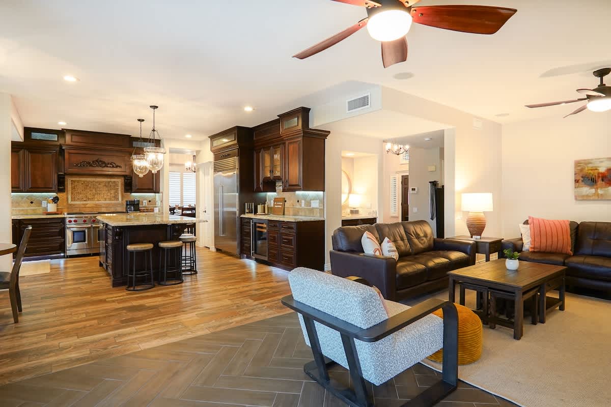 4BR Luxury Lake Family House, Escape the Cold #60