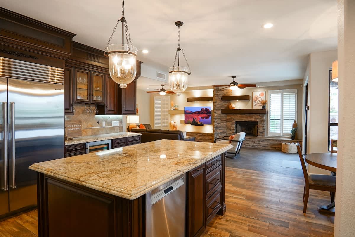 4BR Luxury Lake Family House, Escape the Cold #46