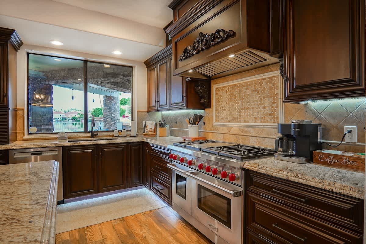 4BR Luxury Lake Family House, Escape the Cold #52