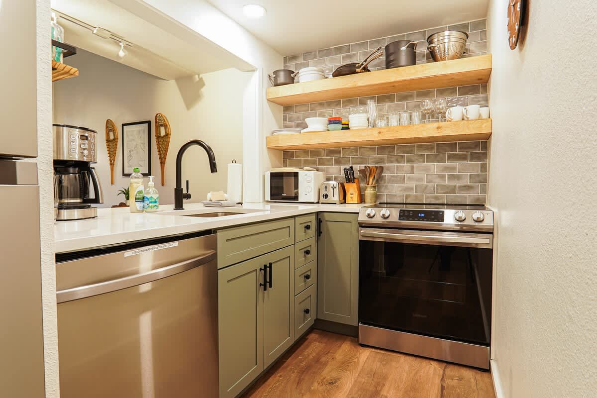 Stunning Mt Baker Condo Resort Amenities, Dog OK