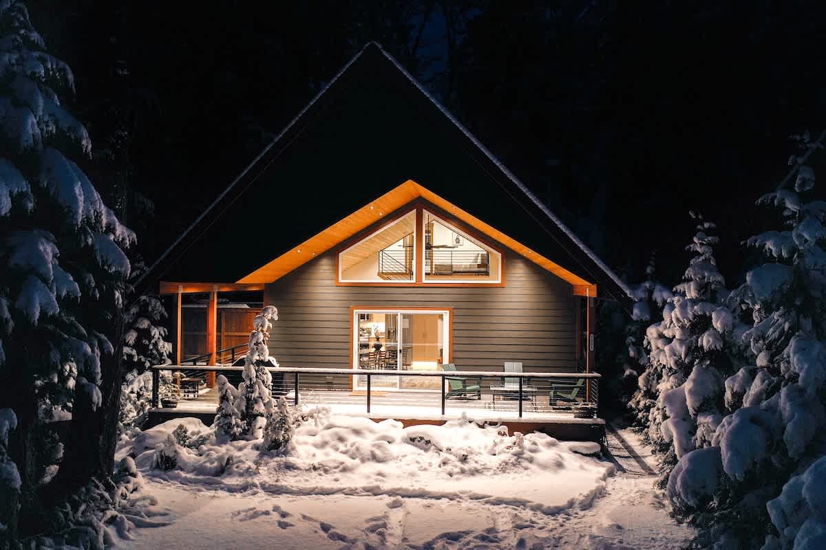 Swiss Marmot | Cedar Sauna + Hot Tub · EV Charger