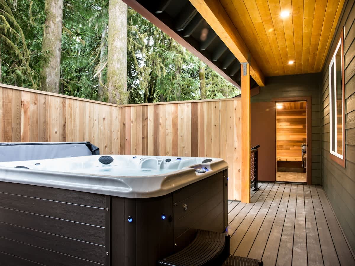Swiss Marmot | Cedar Sauna + Hot Tub · EV Charger