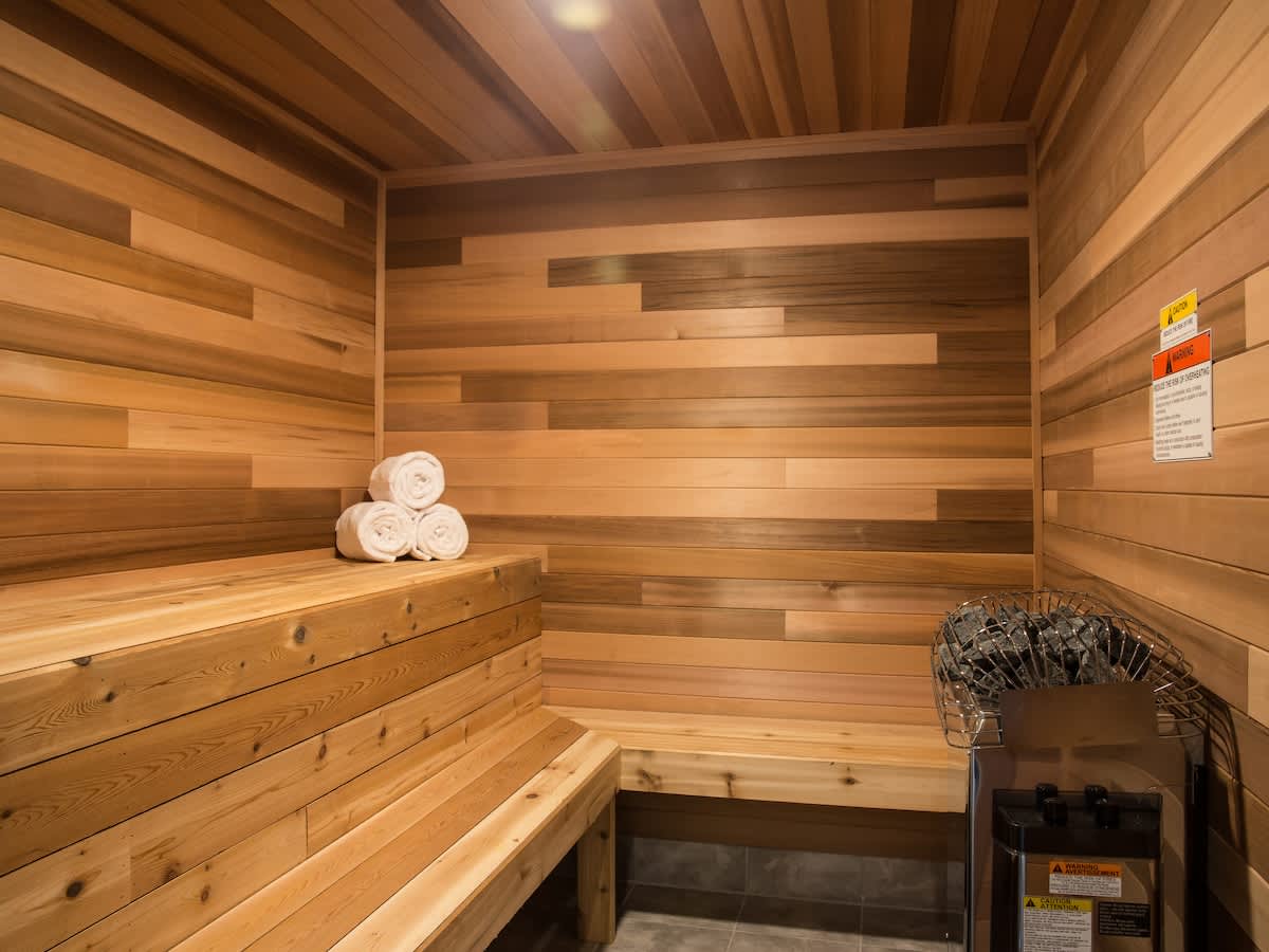 Swiss Marmot | Cedar Sauna + Hot Tub · EV Charger