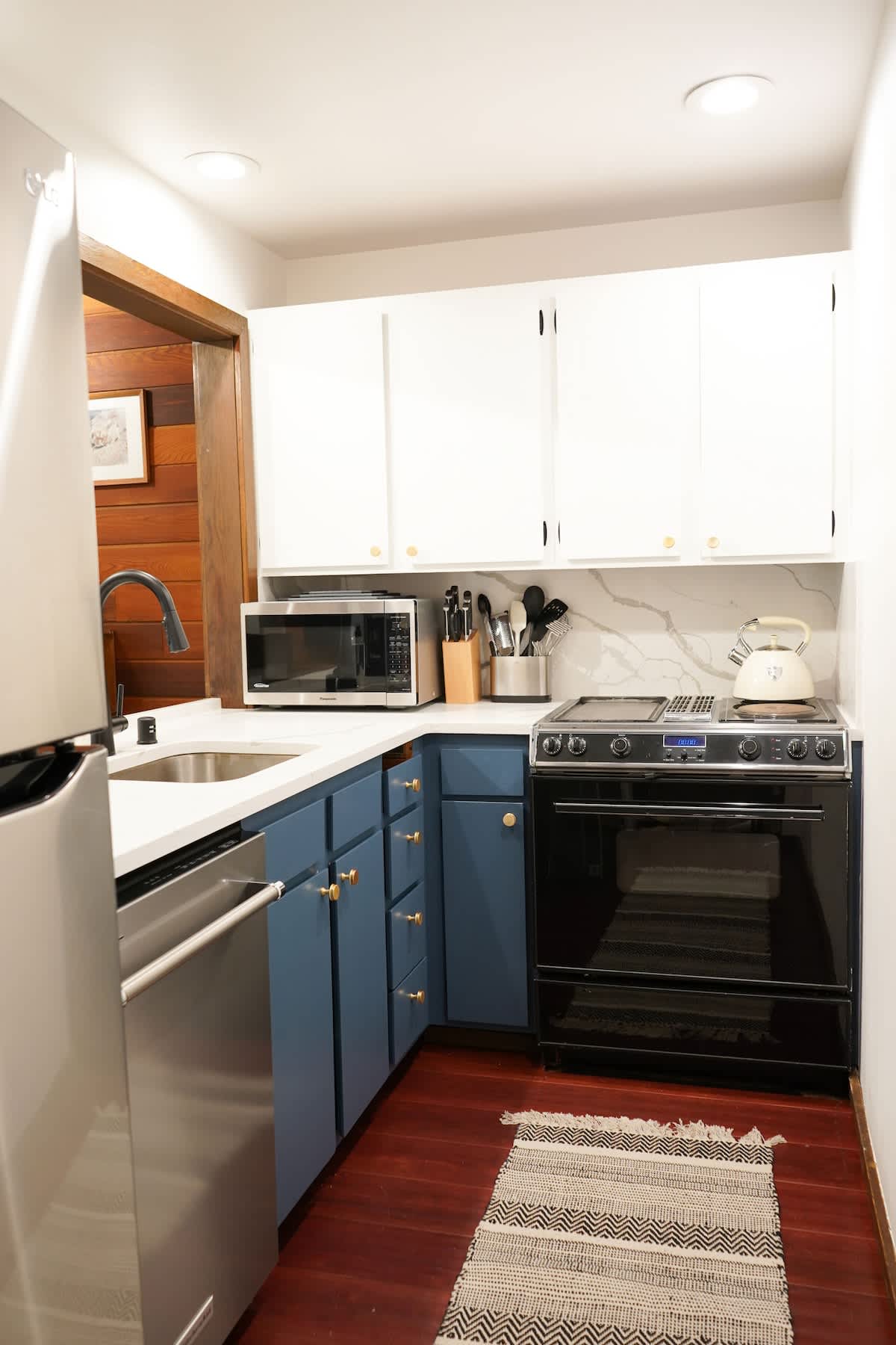 MCM Resort Condo near Mt Baker with Fireplace