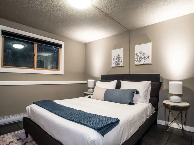 Bedroom 1 image 1