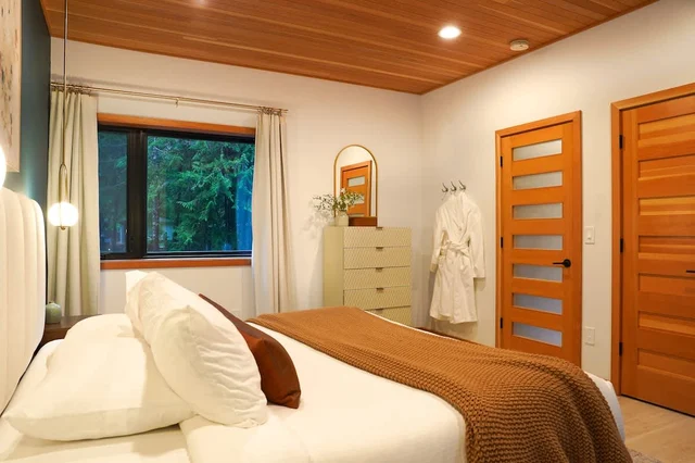 Bedroom 1 image 1