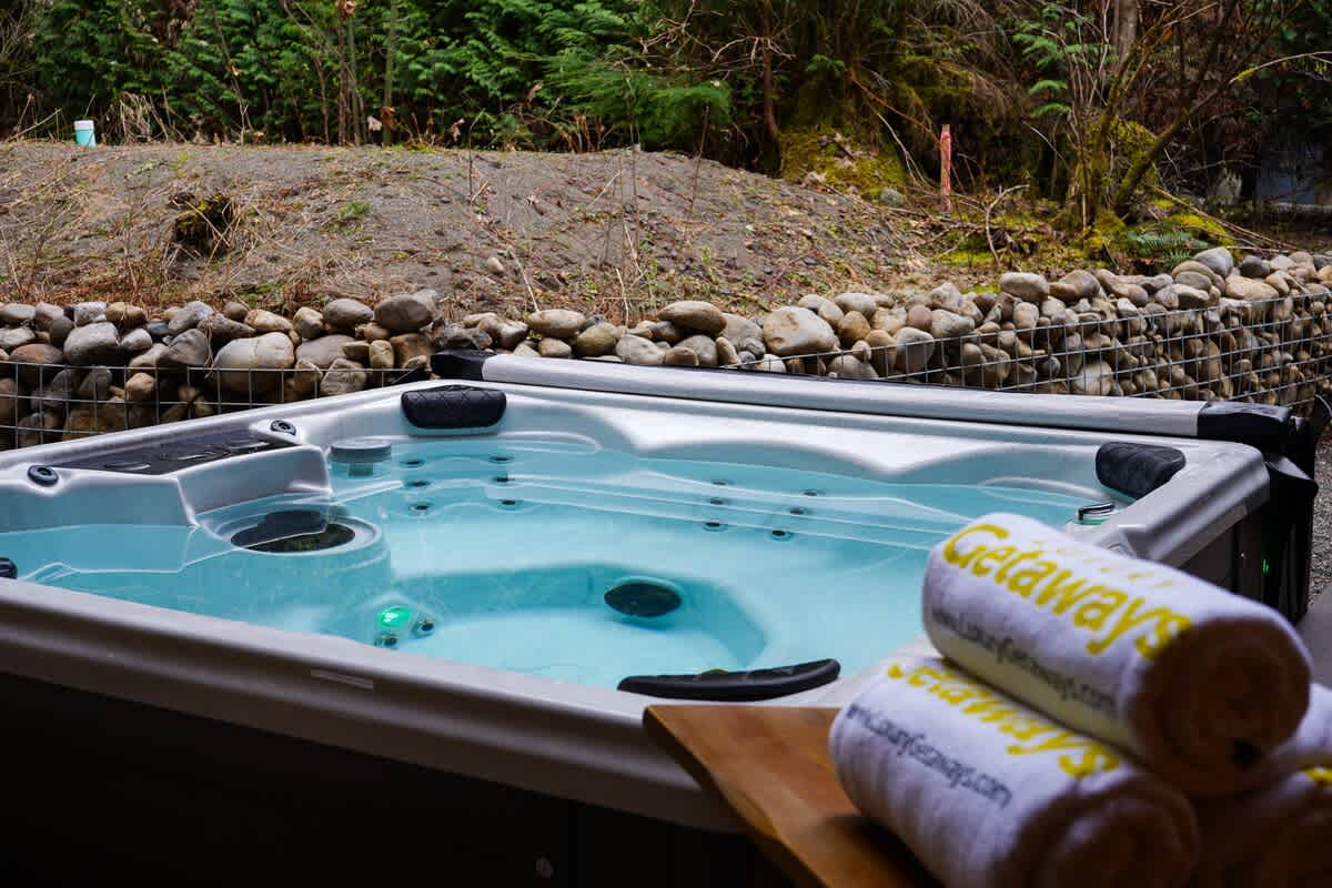 Mt Baker Luxe Home Hot Tub, King Suites, Dogs Ok