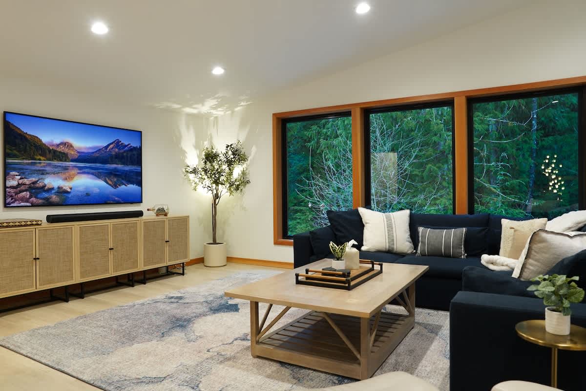 Mt Baker Luxe Home Hot Tub, King Suites, Dogs Ok