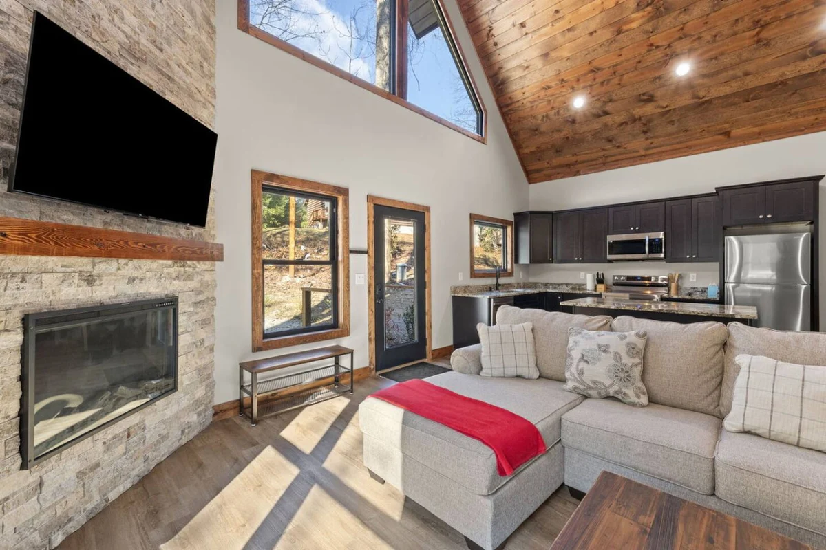 Home in Rogers property photo 3
