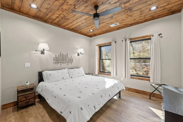 Bedroom 1 image 1