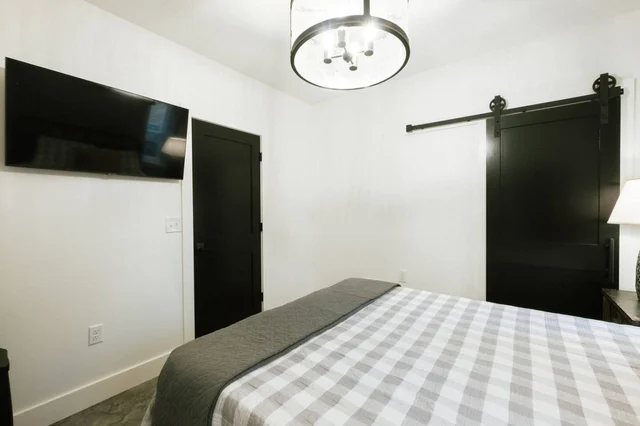 Bedroom 3 image 1