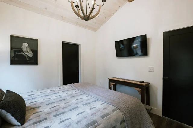 Bedroom 1 image 1