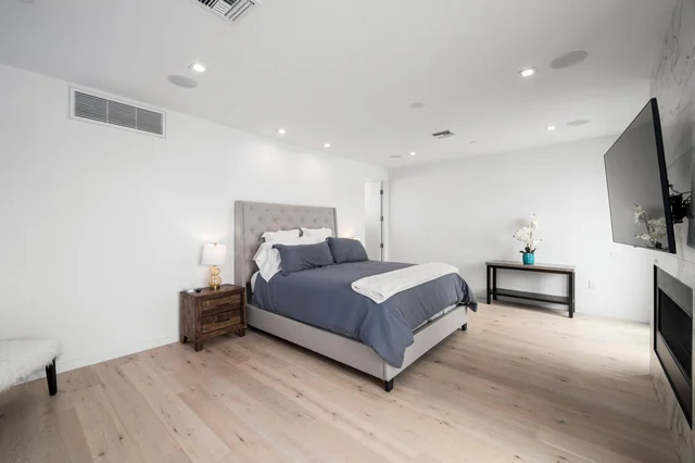 Bedroom 1 image 1