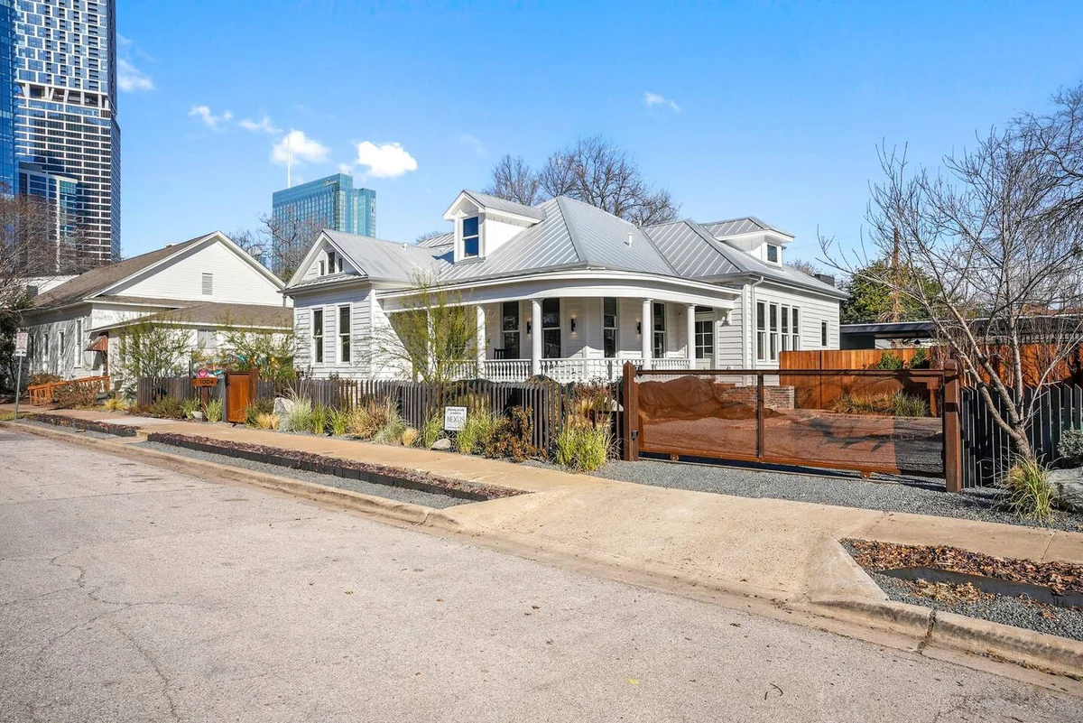 Historic Victorian Estate: Lap Pool & Fire Lounge #95