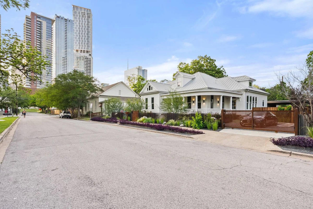 Historic Victorian Estate: Lap Pool & Fire Lounge #109