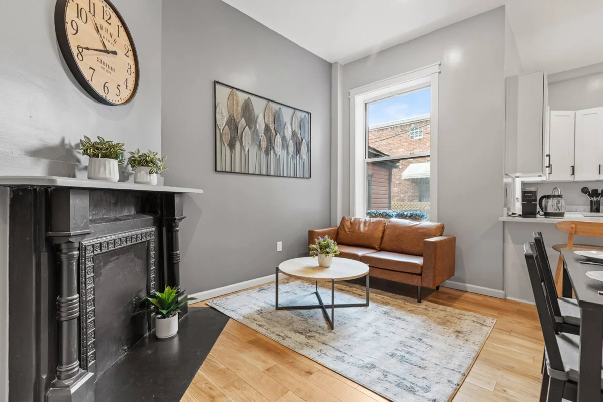 Apartment in Pittsburgh property photo 2