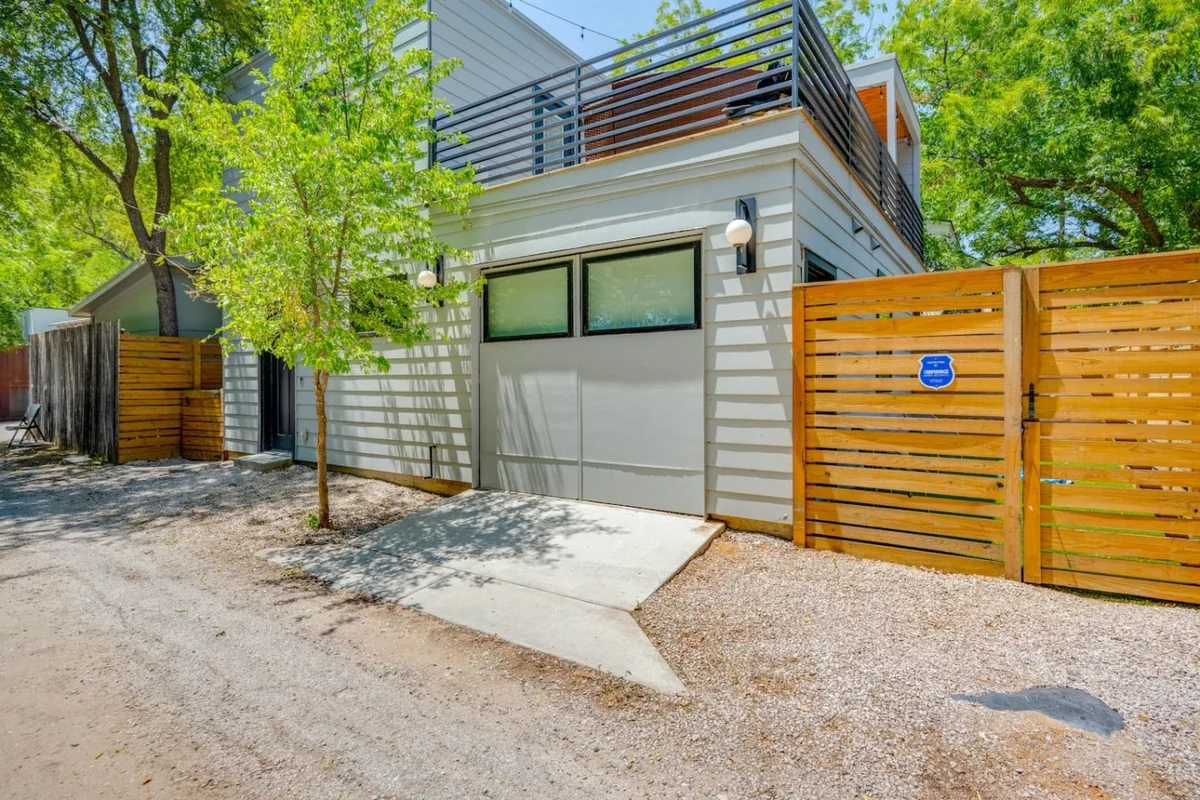 Rooftop Lounge ATX • 2 Fire Pits • Outdoor TV #8