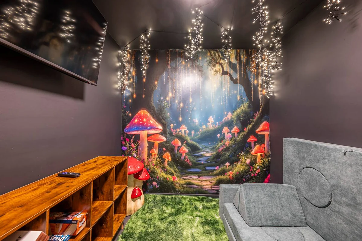 Storybook Escape: Hidden Speakeasy, Hot Tub, Sauna #24