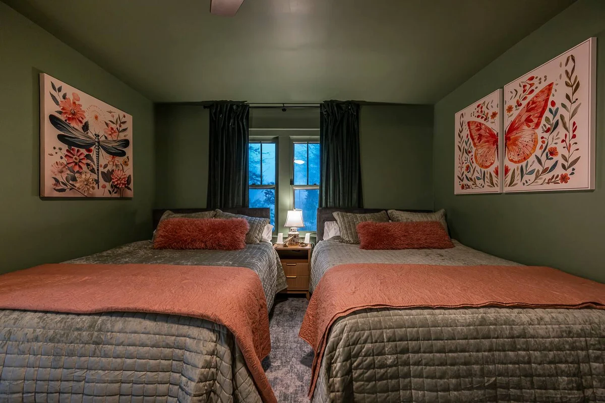Storybook Escape: Hidden Speakeasy, Hot Tub, Sauna #20