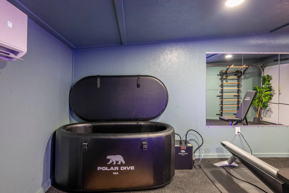 Storybook Escape: Hidden Speakeasy, Hot Tub, Sauna #40