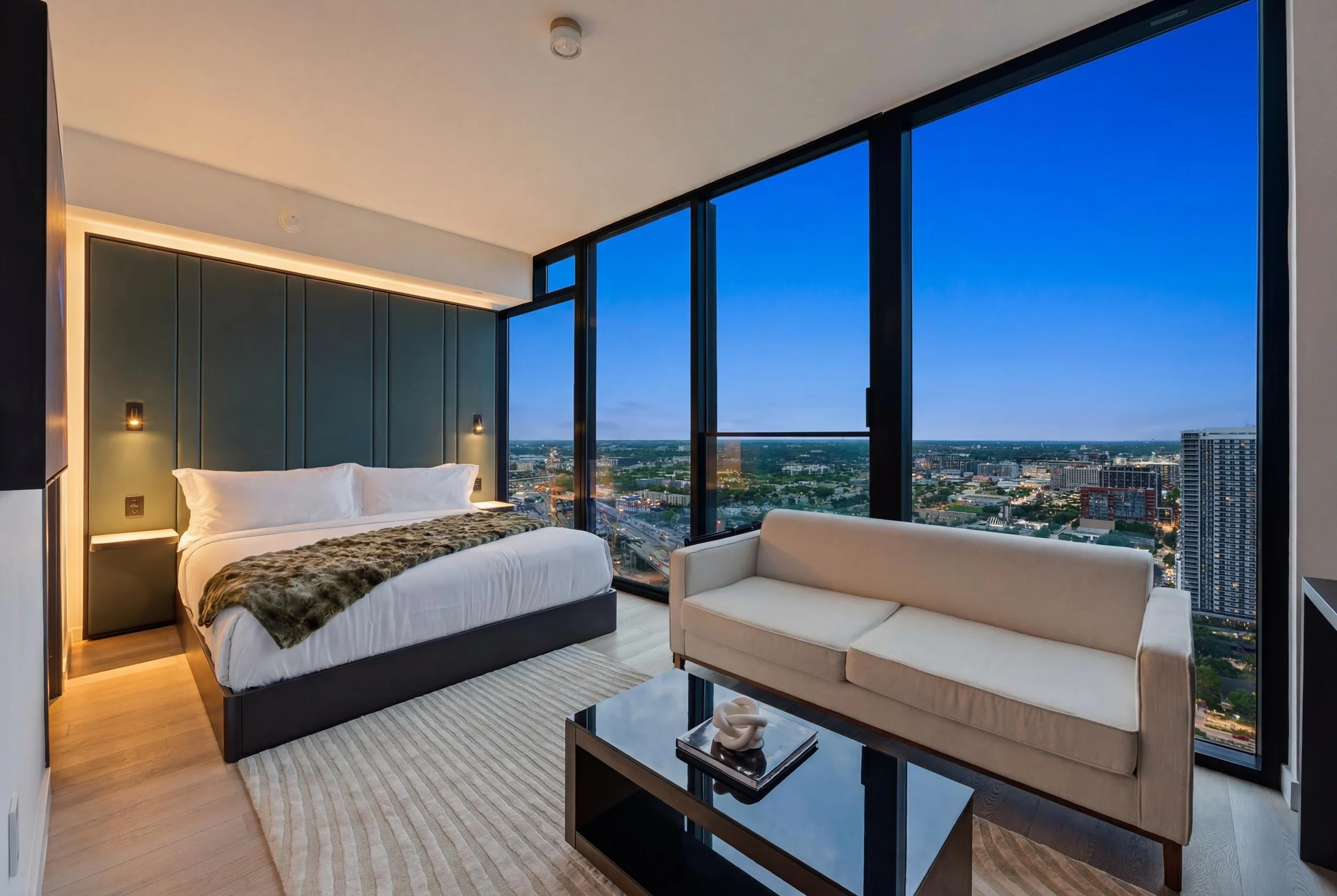 Condo in Miami property photo 3