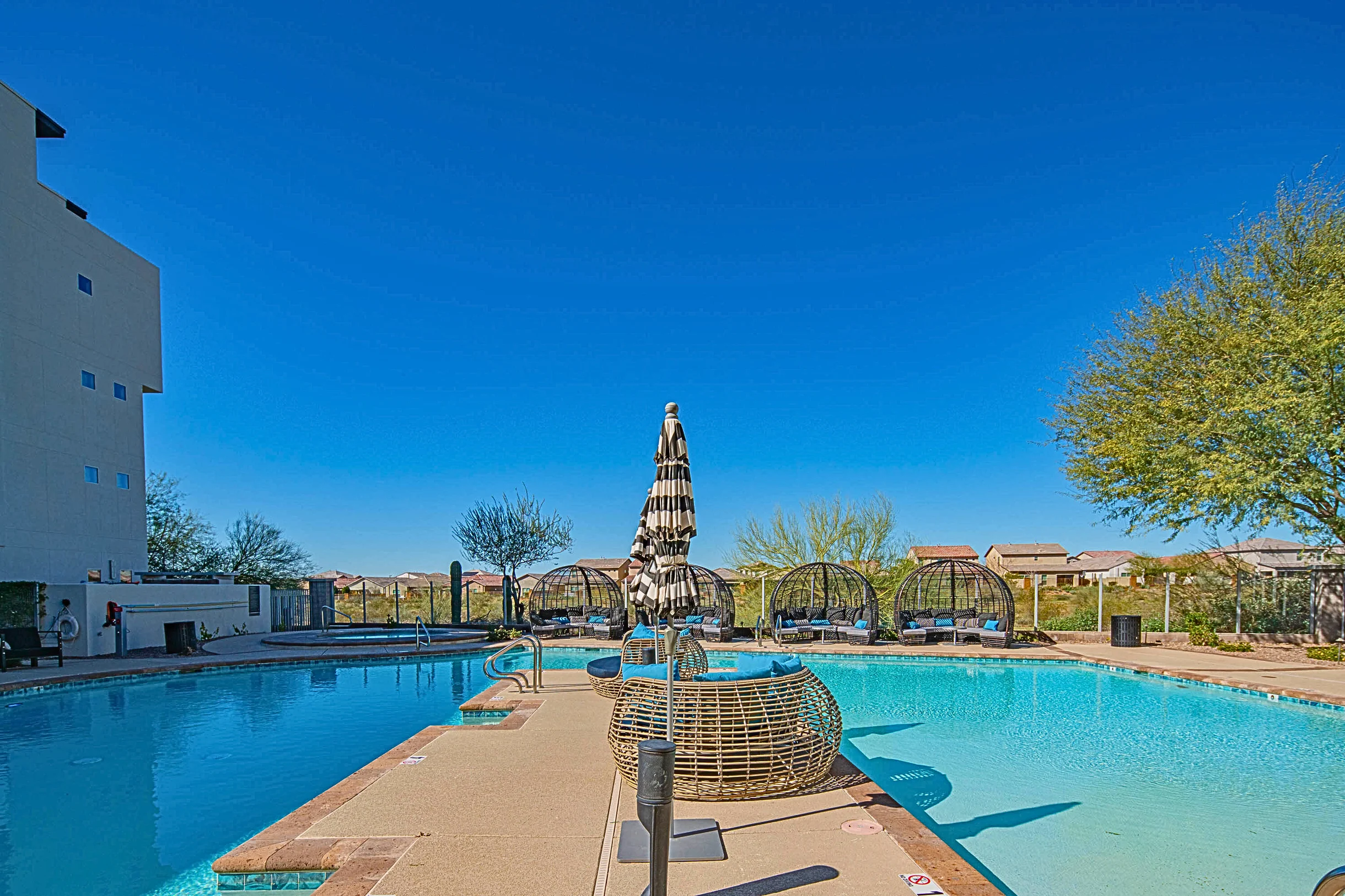 Condo in Phoenix property photo 2