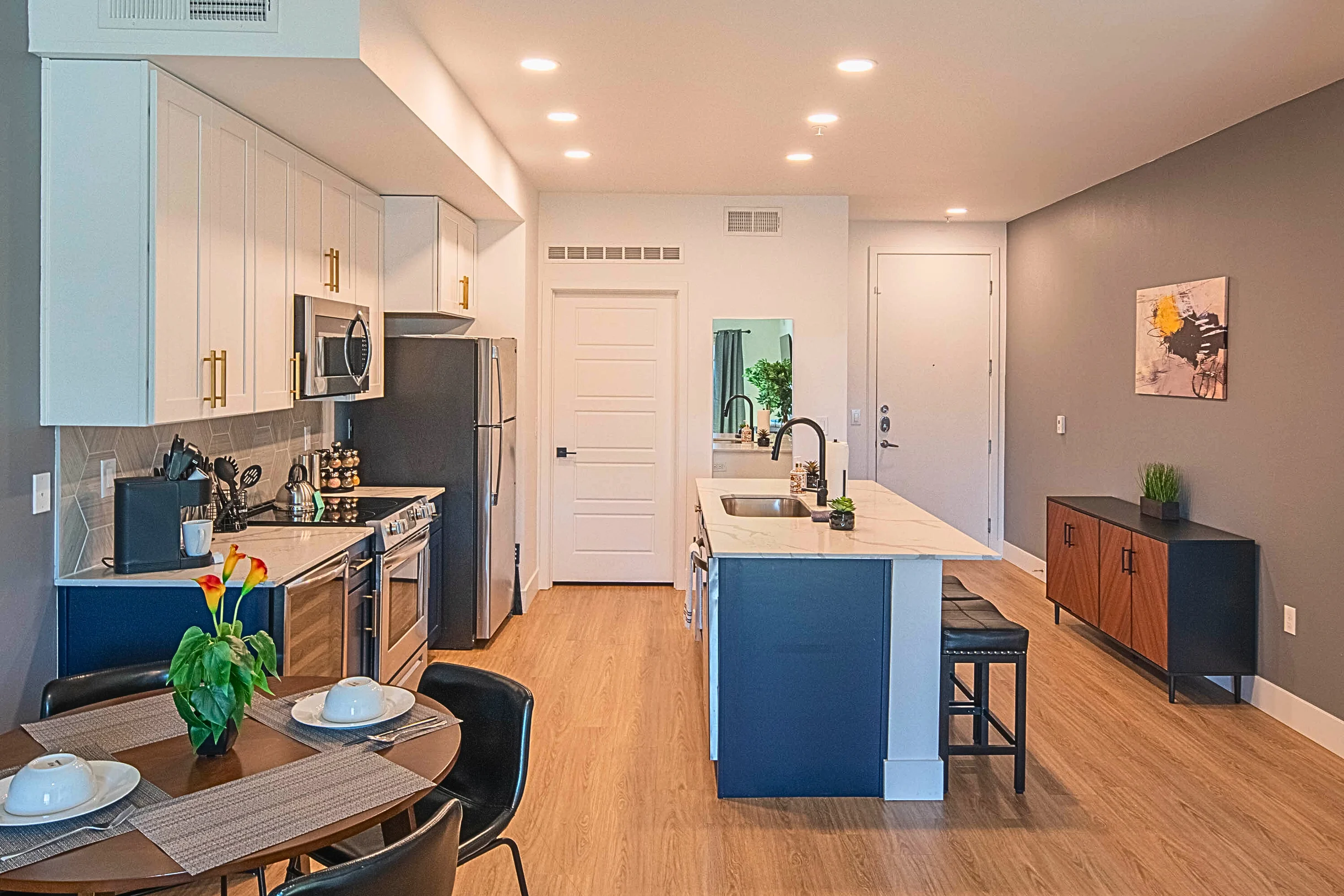 Condo in Phoenix property photo 3