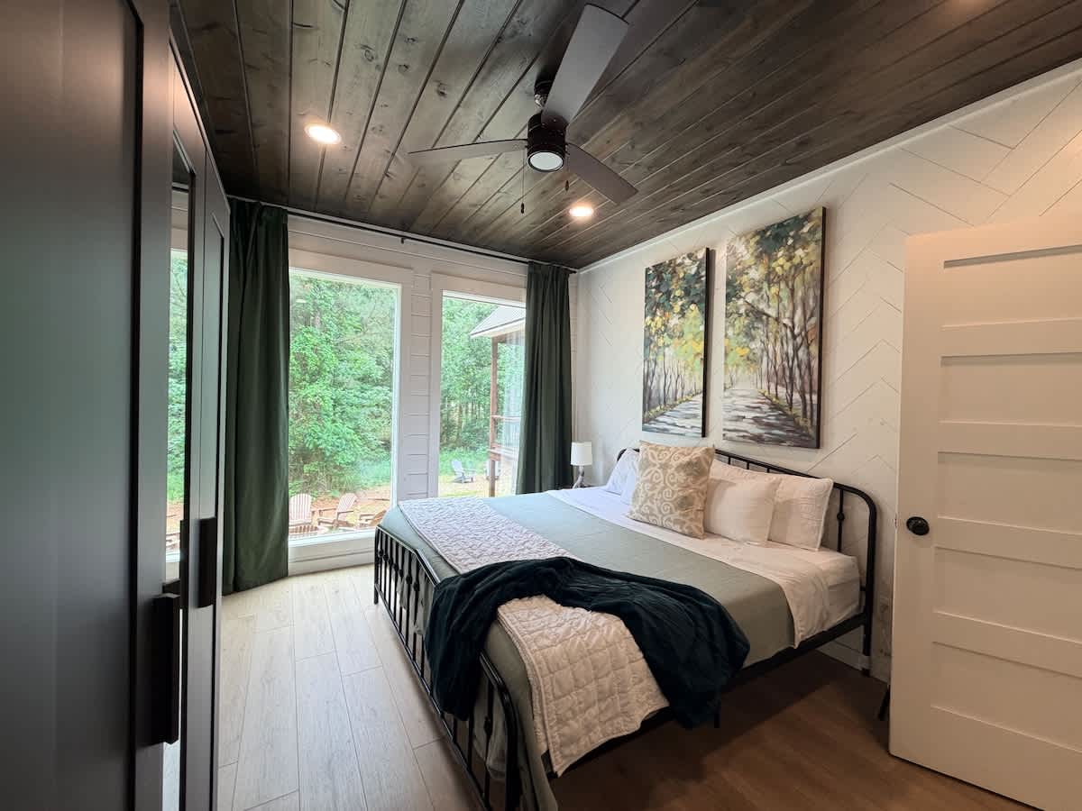 Bedroom 1 image 1