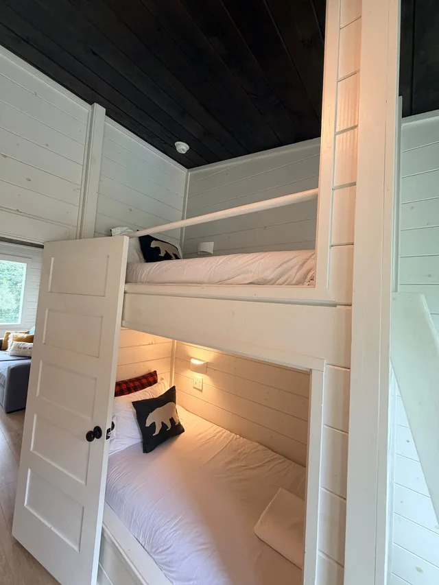 Bedroom 3 image 1