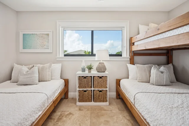 Bedroom 1 image 1