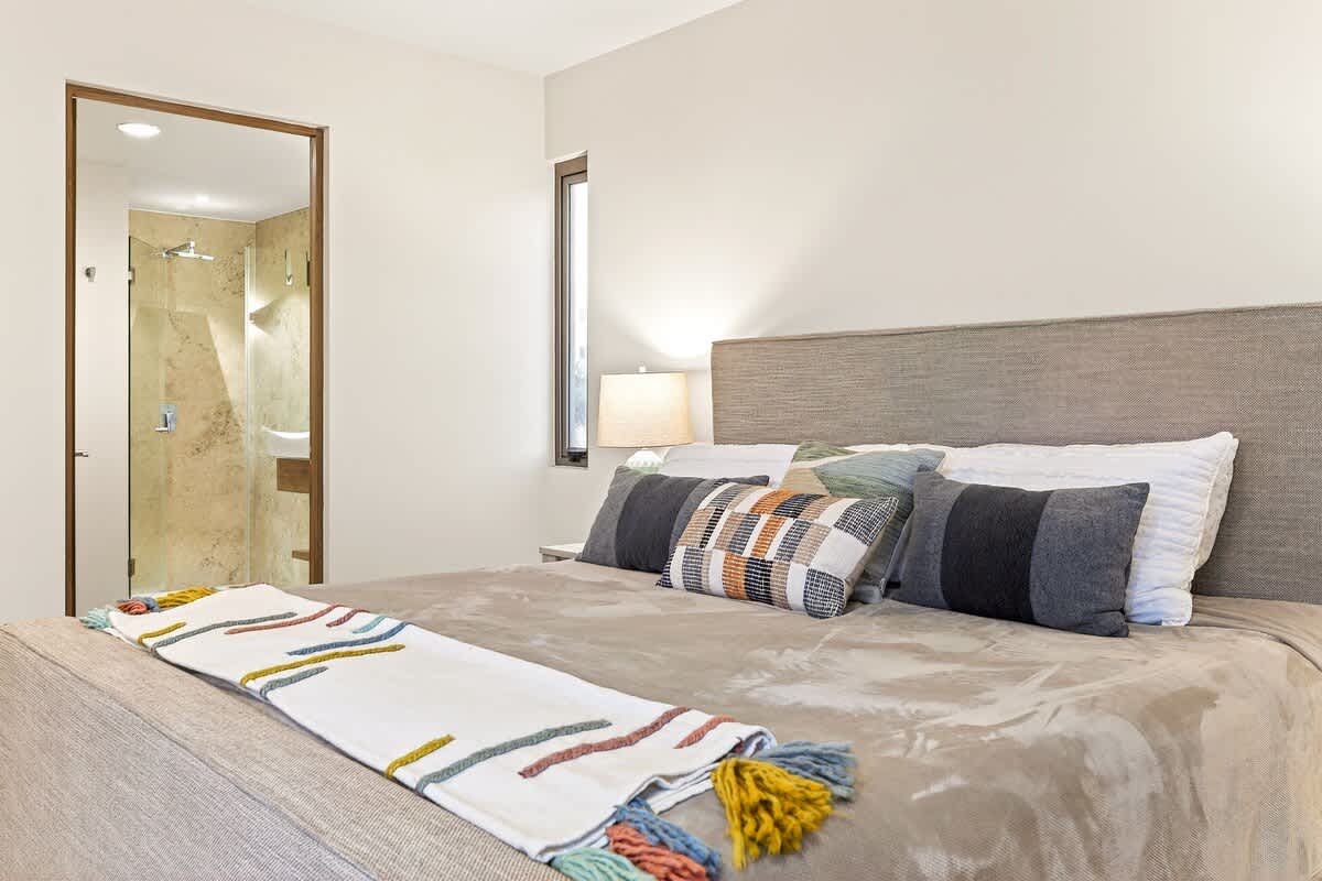 Bedroom 1 image 1
