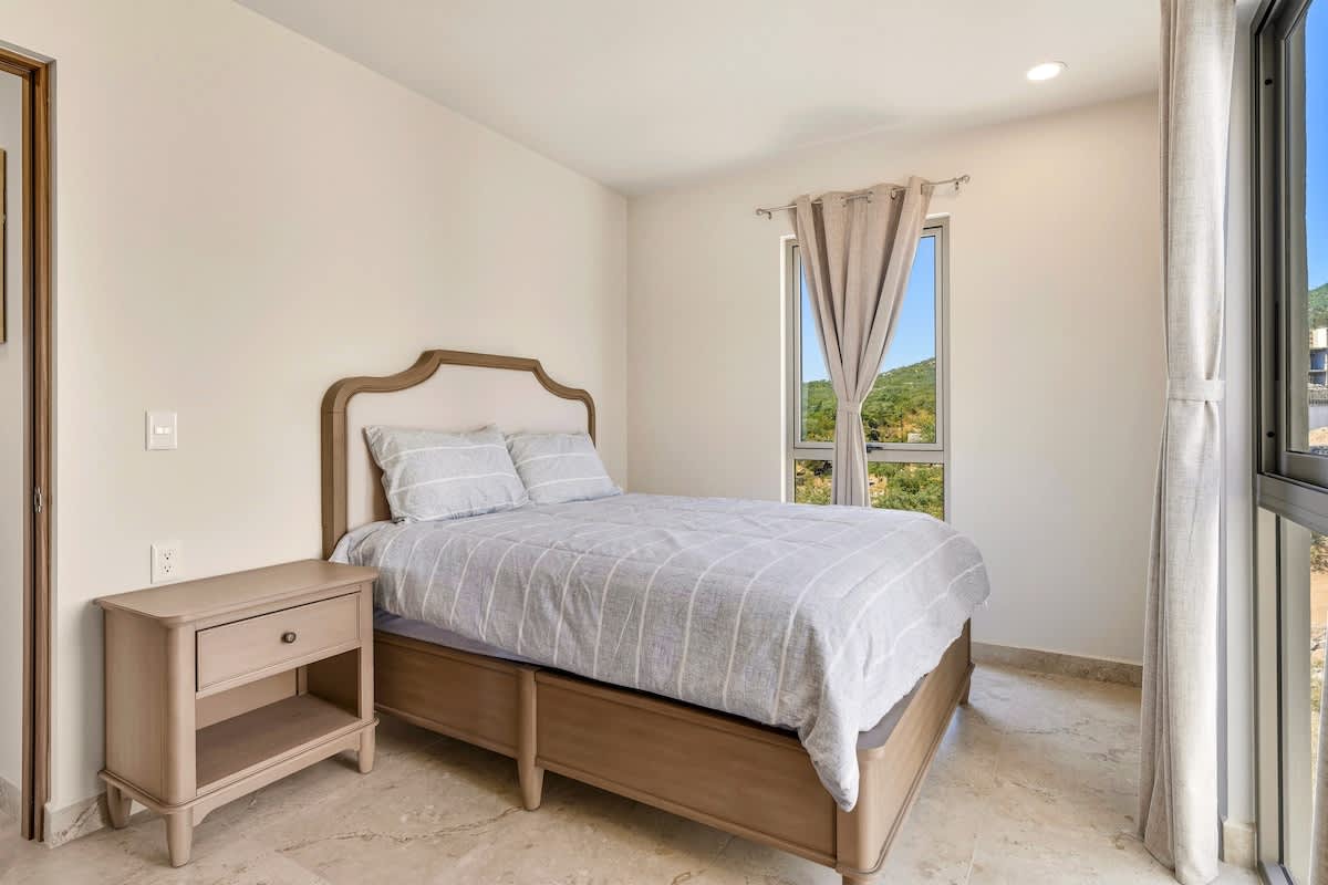 Bedroom 1 image 1