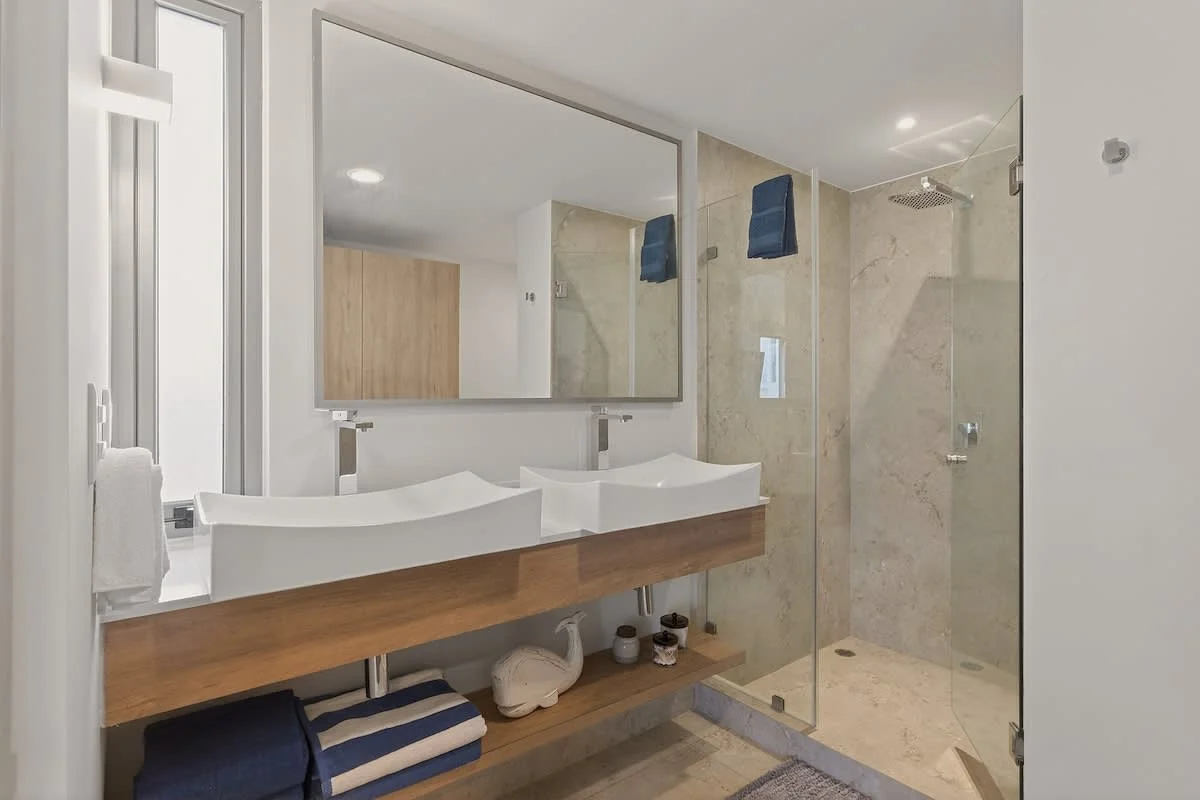 Condo in Los Cerritos property photo 5