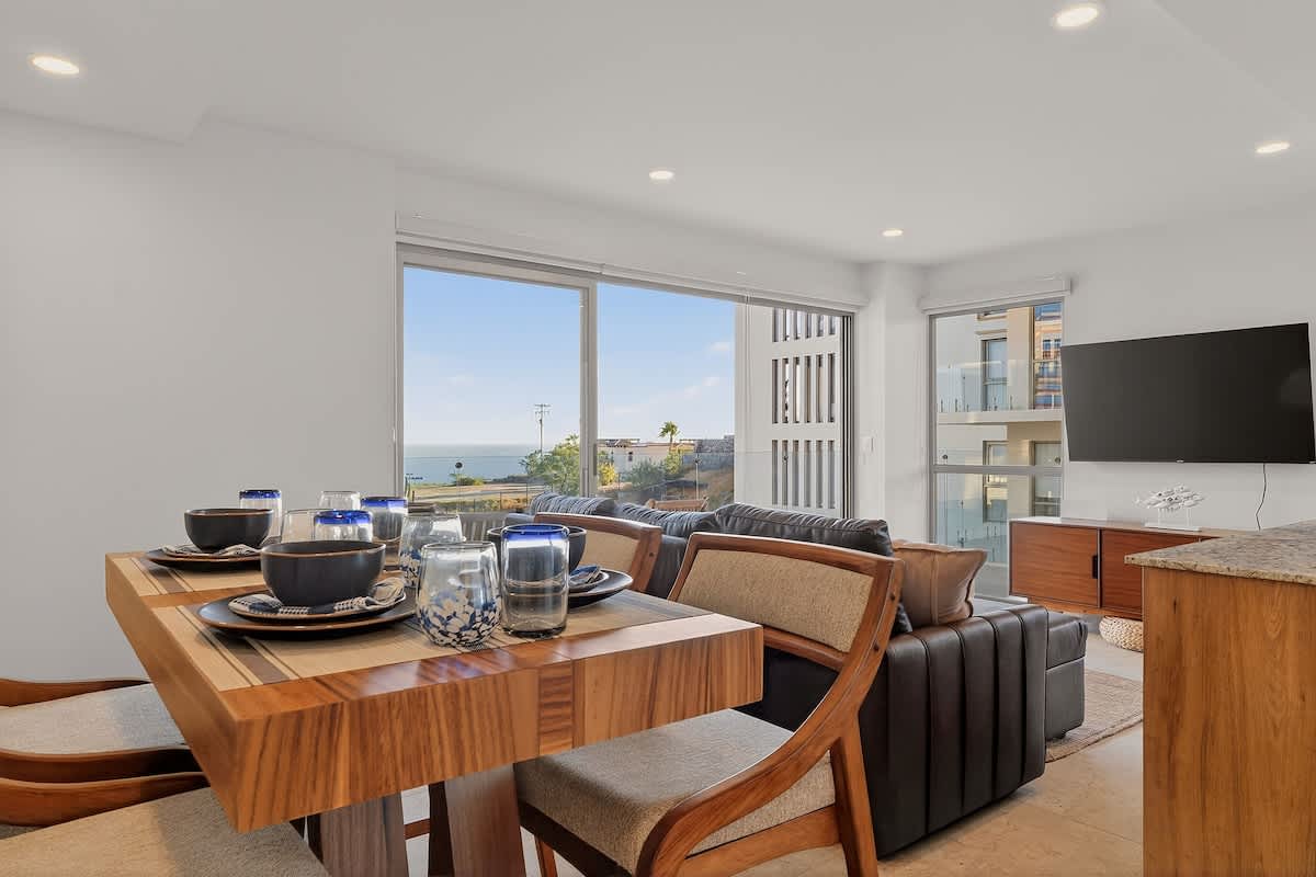 Condo in Los Cerritos property photo 3