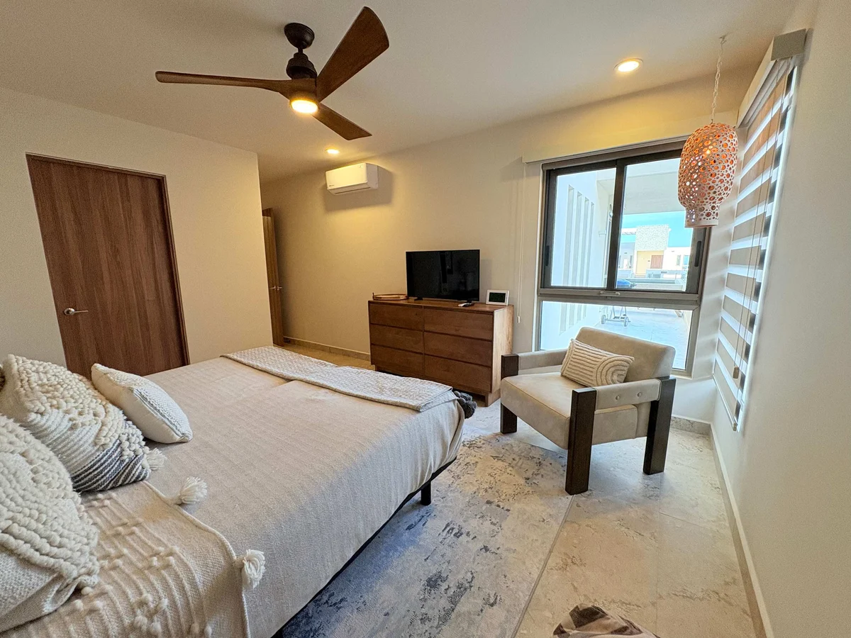 Bedroom 1 image 1