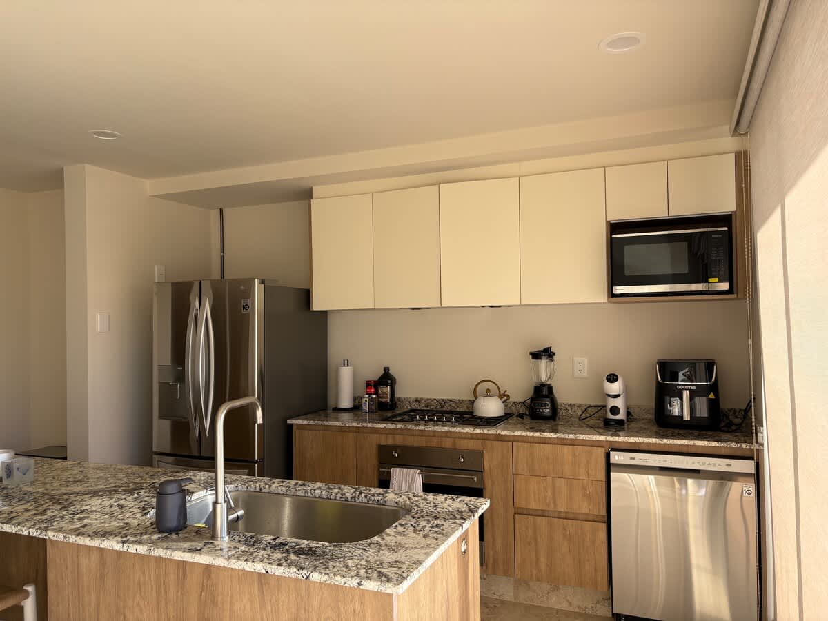 Condo in Los Cerritos property photo 3
