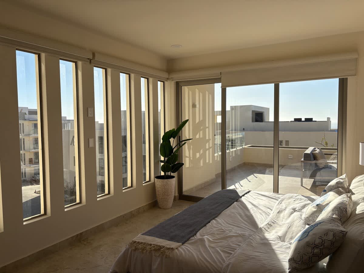 Condo in Los Cerritos property photo 4