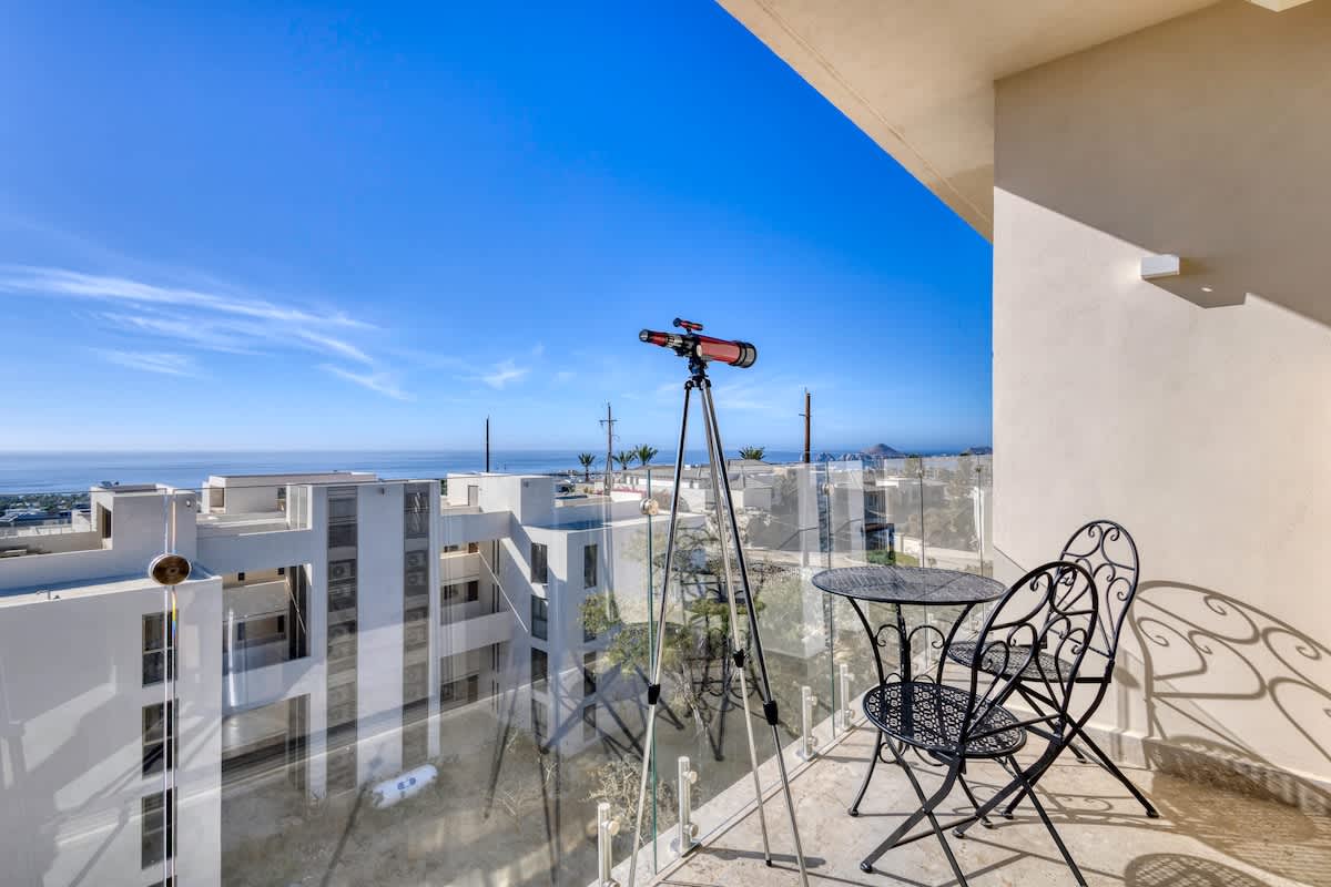 Condo in Los Cerritos property photo 2