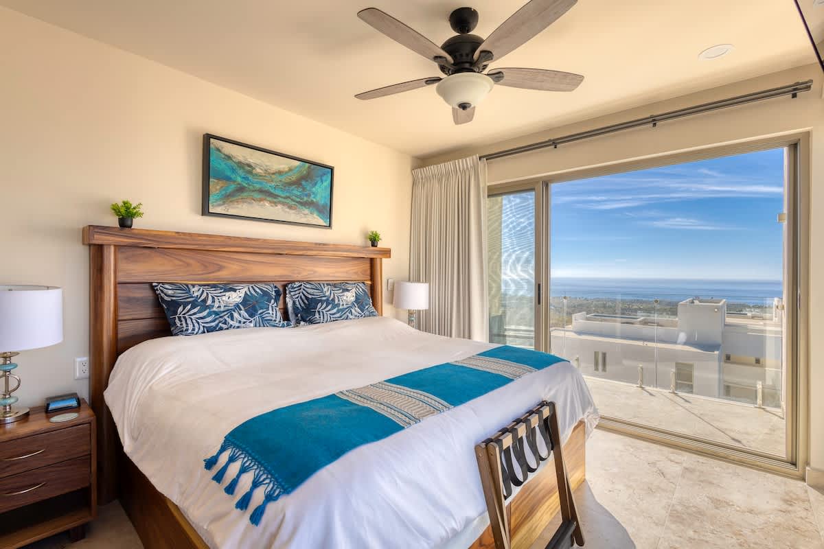 Condo in Los Cerritos property photo 4