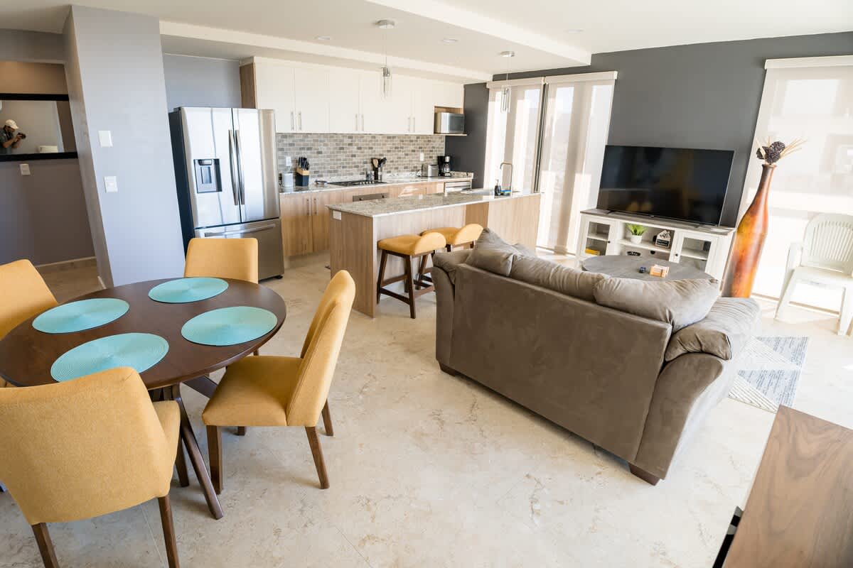 Condo in Los Cerritos property photo 3