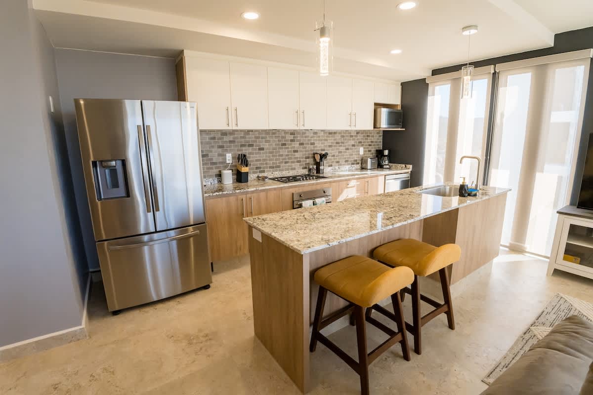 Condo in Los Cerritos property photo 4