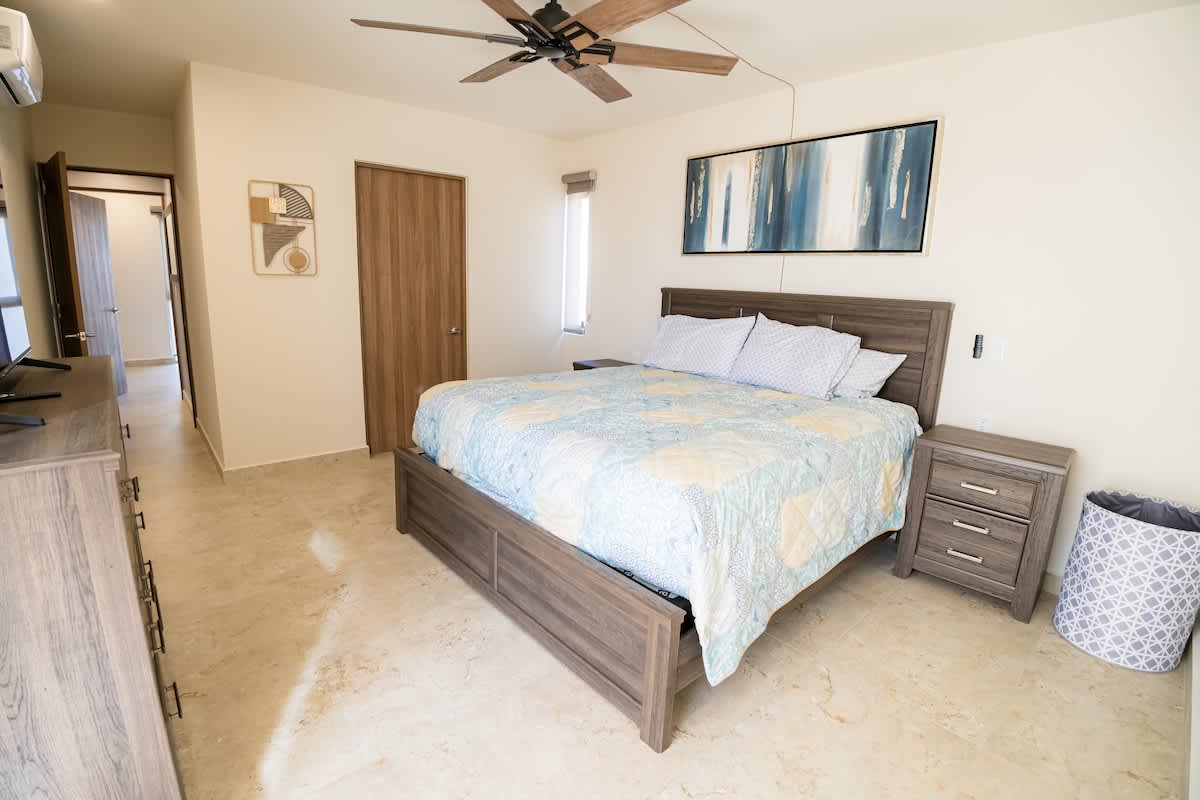 Condo in Los Cerritos property photo 5