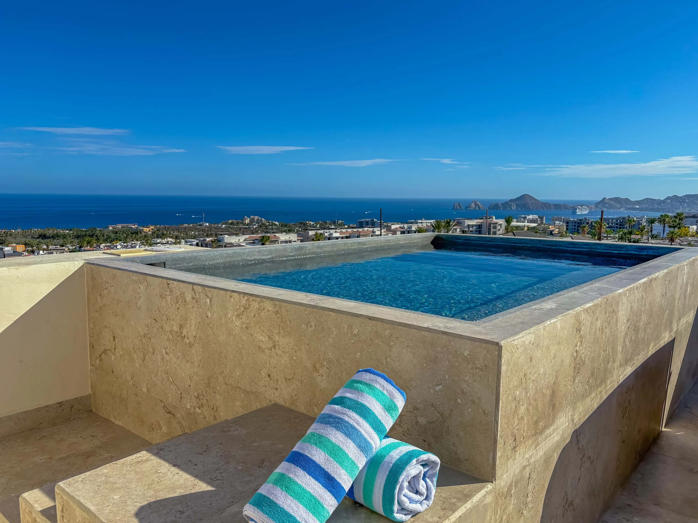 Apartment in Los Cerritos property photo 1