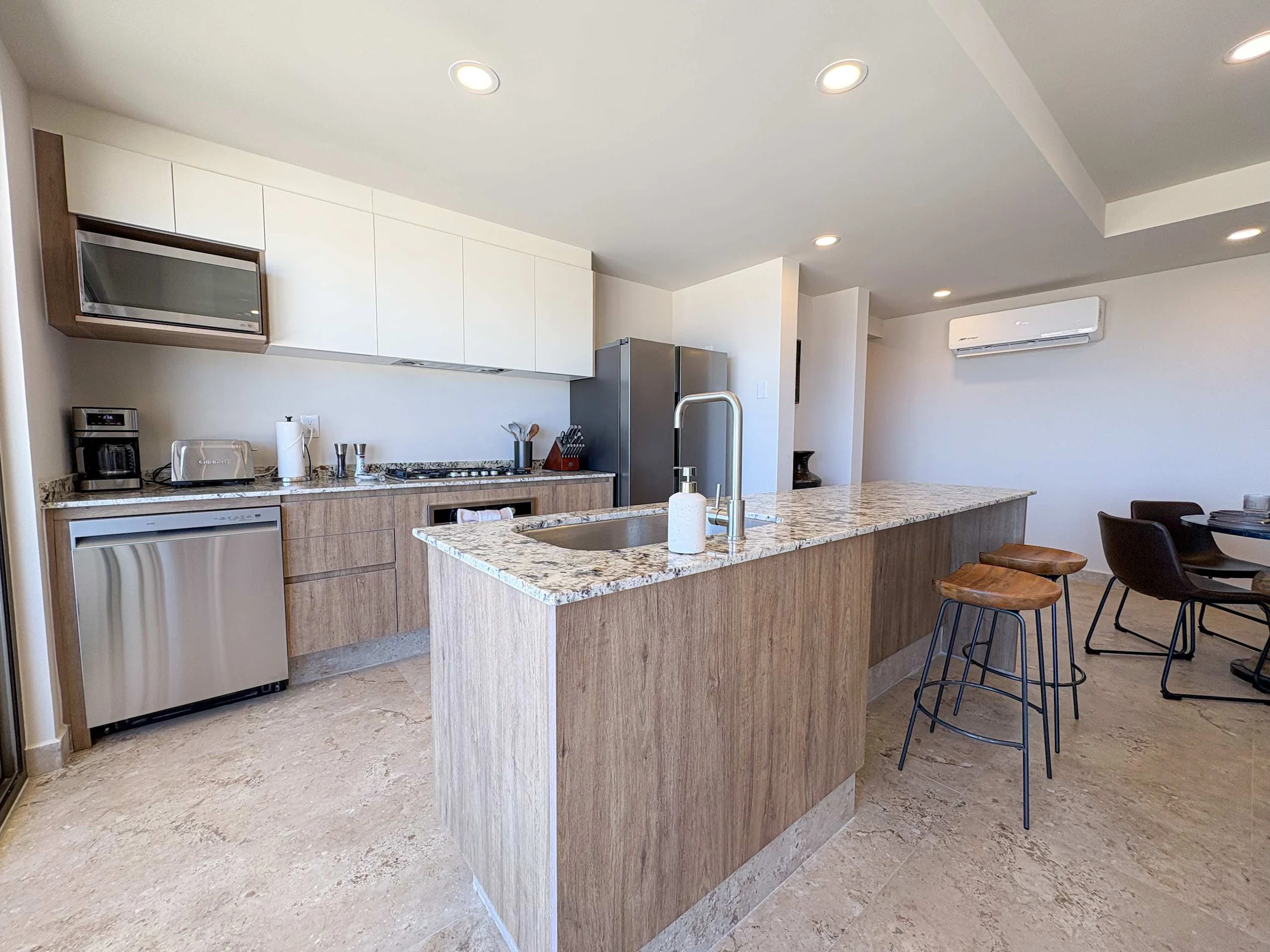 Apartment in Los Cerritos property photo 5