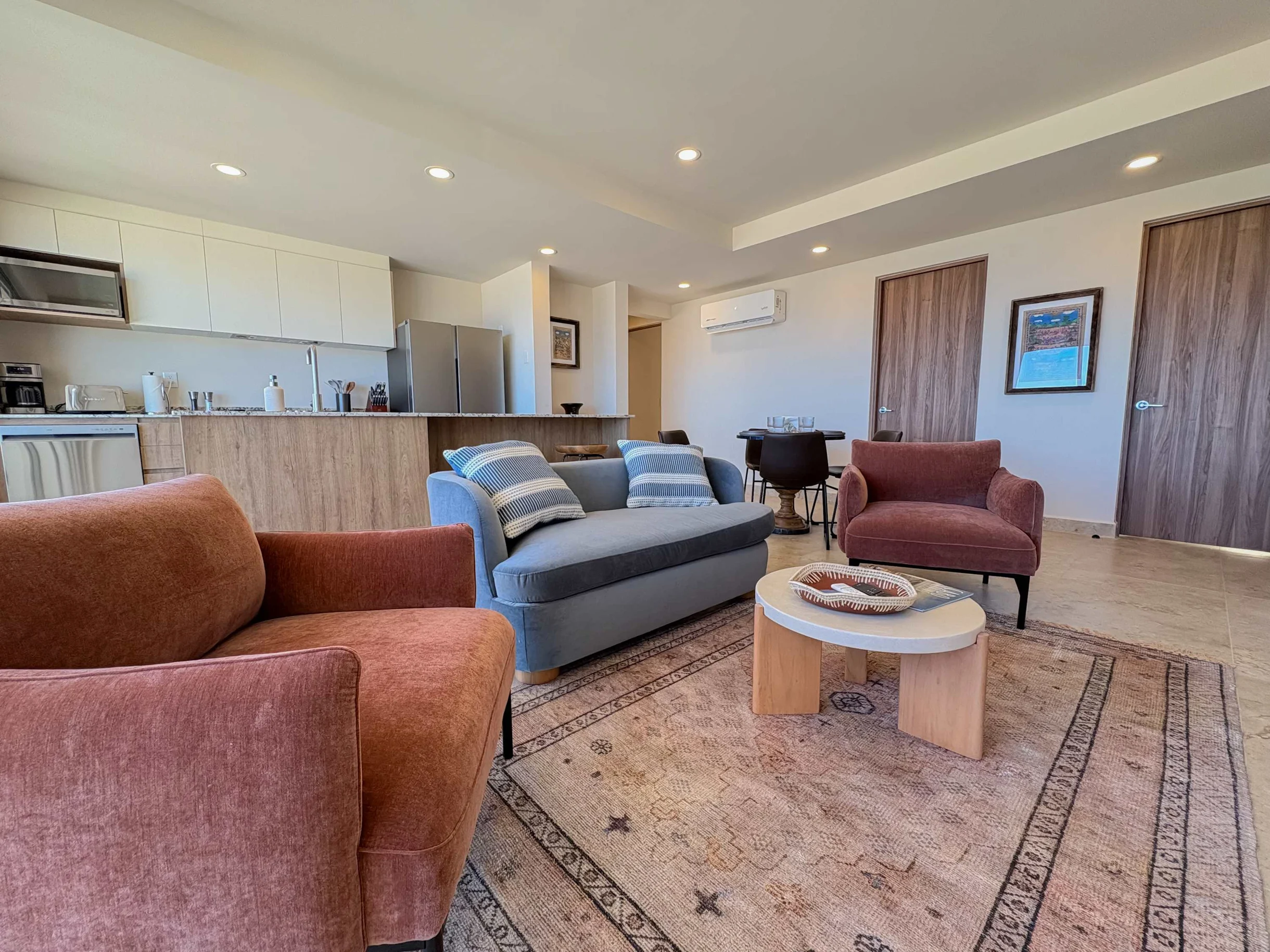 Apartment in Los Cerritos property photo 3