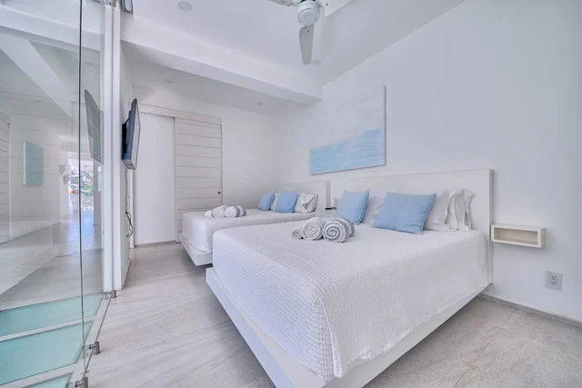 Bedroom 1 image 1