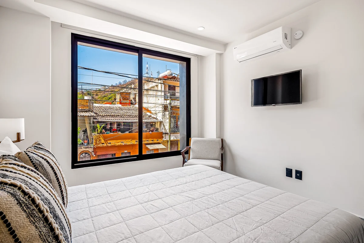 Bedroom 1 image 1