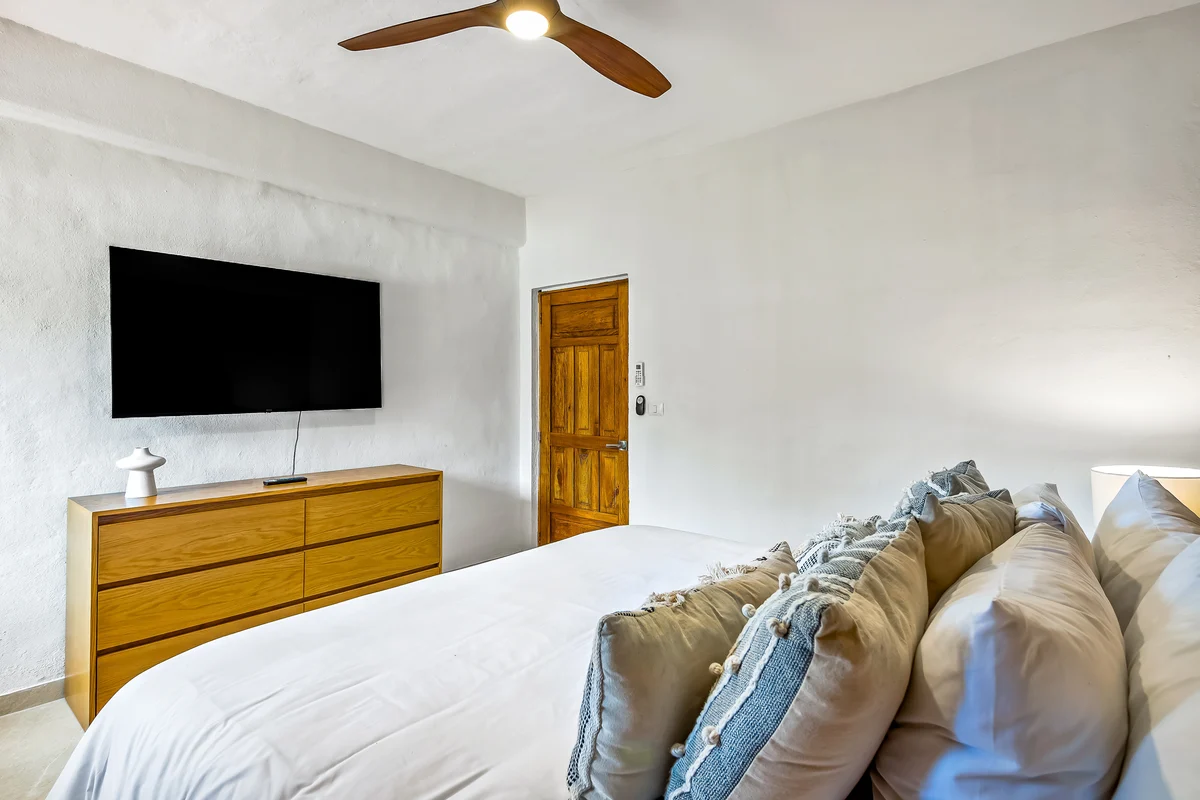 Bedroom 1 image 1
