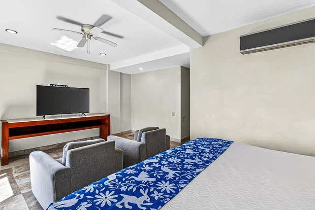 Bedroom 1 image 1